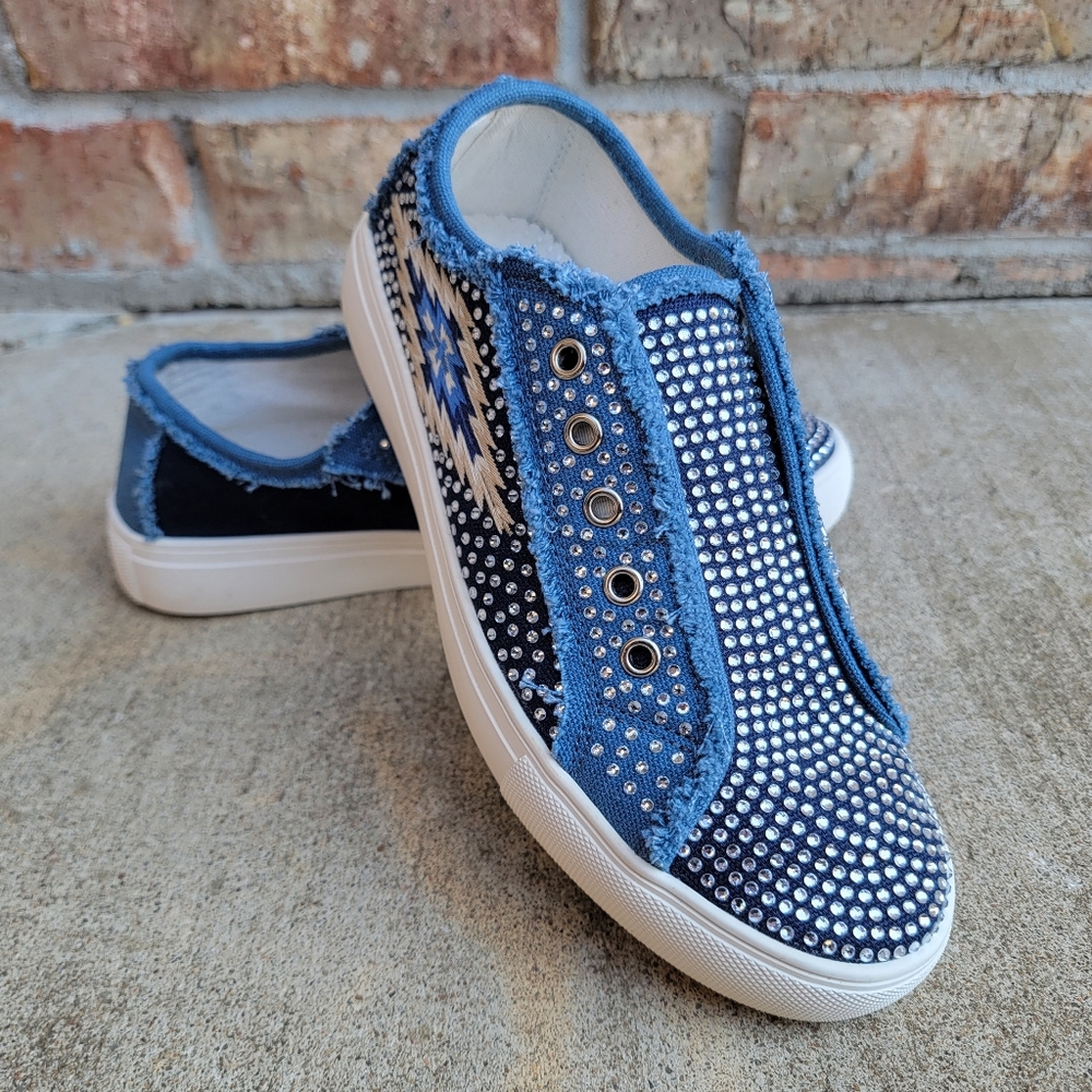 Montana West Embroidered Aztec Canvas Shoes Women's Size 6